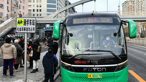 全面升級！400輛新型通學車上路