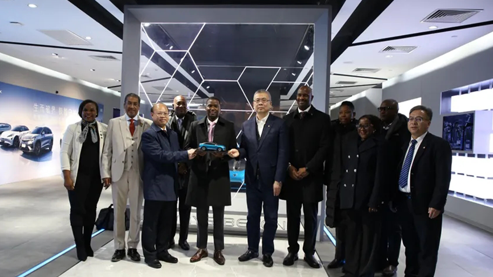 厲害了！2025年首位訪華的外國領導人抵京首站參訪北汽新能源